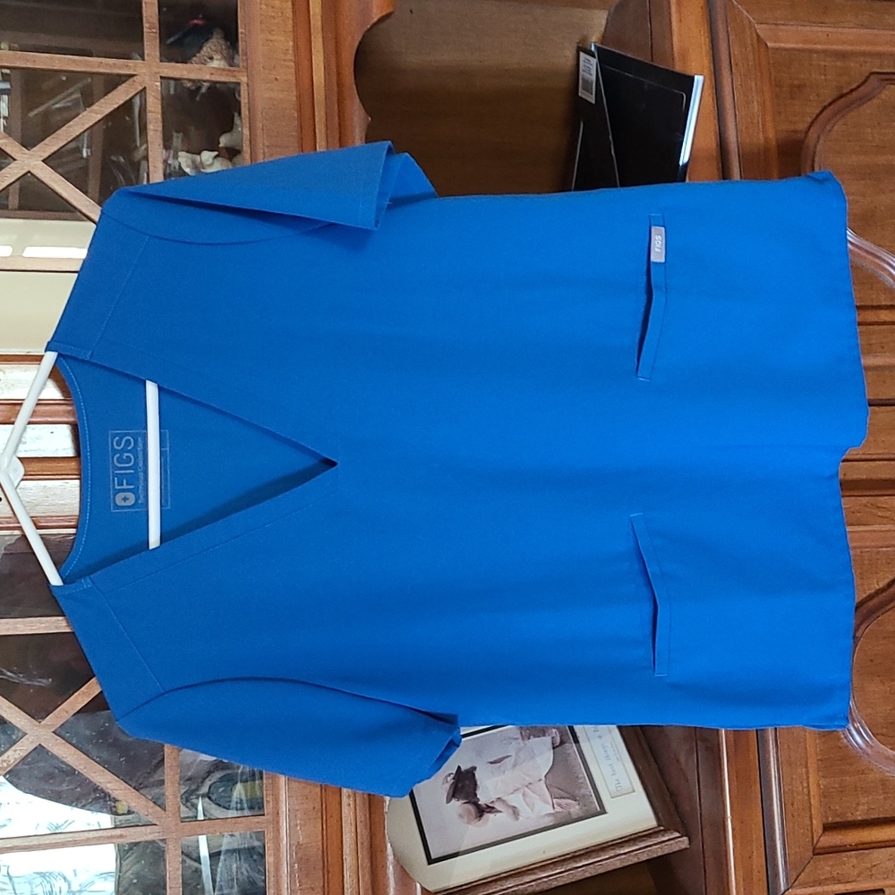 NWOT FIGS royal blue Casma medium sized scrub top